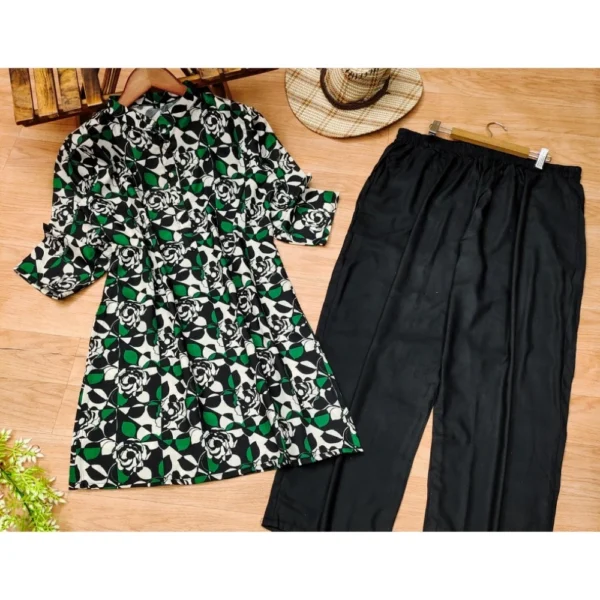 Women's Muslin Printed Mandarin Collar 3-4th Sleeve Kurti With Pant Set (Green) - Image 3