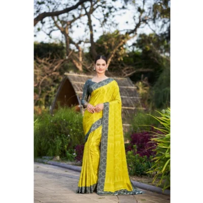 Women's Crepe Printed Saree With Unstitched Blouse (Cream, 5-5 Mtrs)