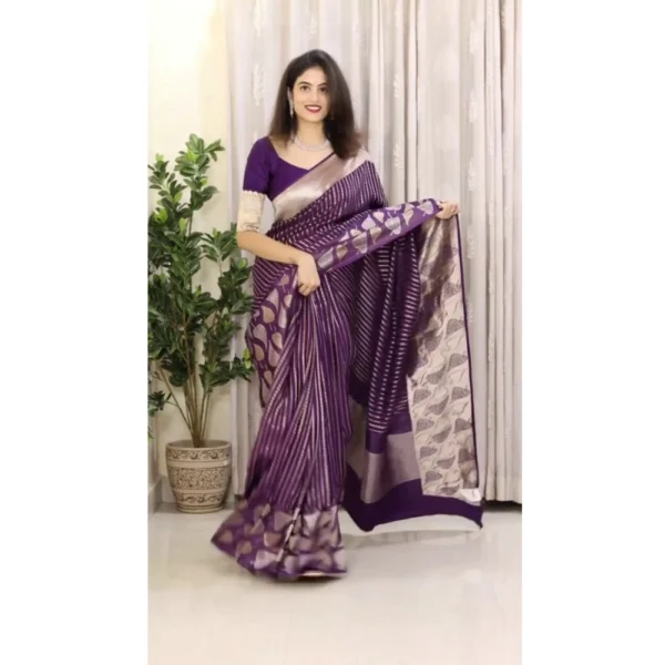 Women's Silk Printed Saree With Unstitched Blouse 5.5Mtr (Purple) - Image 3