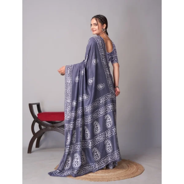 Women's Chanderi Cotton Batik Printed Saree With Unstitched Blouse 5.5Mtr (Grey) - Image 4