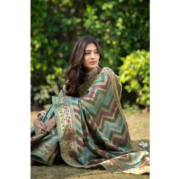  Women's Organza Printed Saree With Unstitched Blouse (Green, 5-6 Mtrs) - Image 2