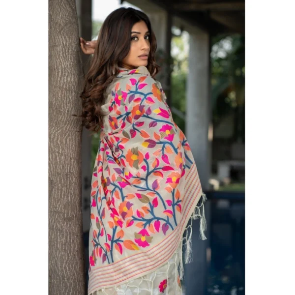  Women's Cotton Printed Saree With Unstitched Blouse (Off-White, 5-6 Mtrs) - Image 4