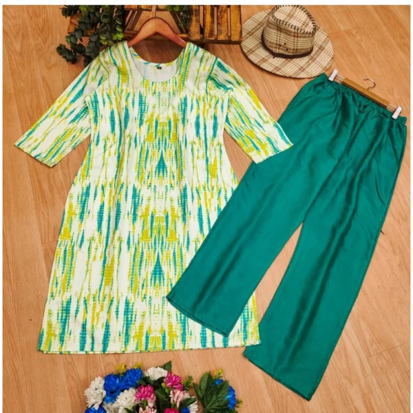 Women's Rayon Printed Round Neck 3-4th Sleeve Kurti With Pant Set (Green) - Image 3