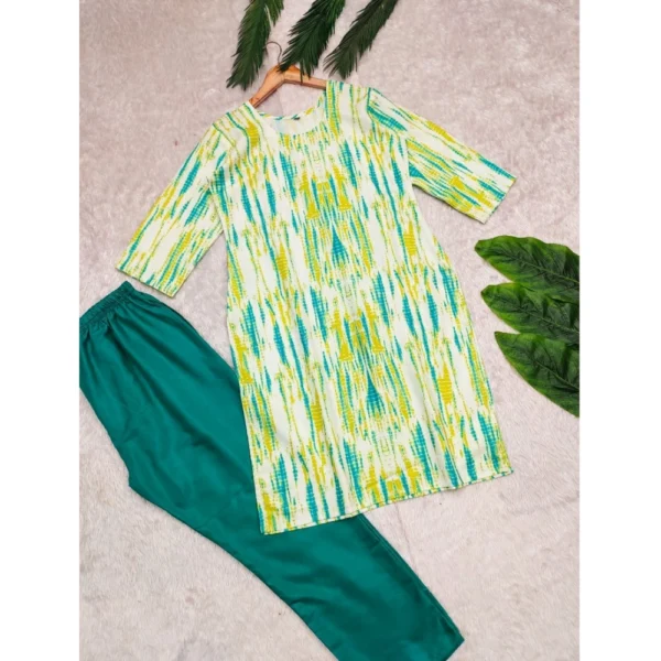 Women's Rayon Printed Round Neck 3-4th Sleeve Kurti With Pant Set (Green) - Image 4