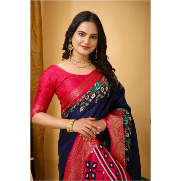 Women's Soft Dola Cotton Kalamkari Printed Saree With Unstitched Blouse 5.5Mtr (Navy Blue) - Image 2
