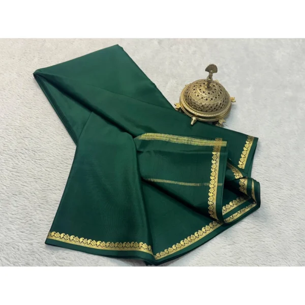 Women's Crepe Chit Pallu Solid Saree With Unstitched Blouse 5.5Mtr (Green) - Image 2