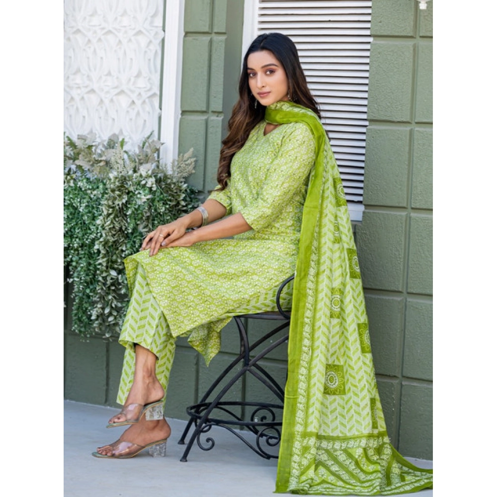 Women's Cotton Blend Printed Kurti With Pant Dupatta Set (Parrot) - Image 4