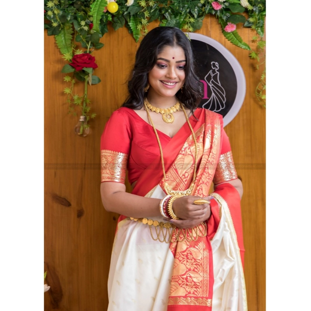 Women's Silk Printed Saree With Unstitched Blouse 5.5Mtr (White-Red) - Image 3